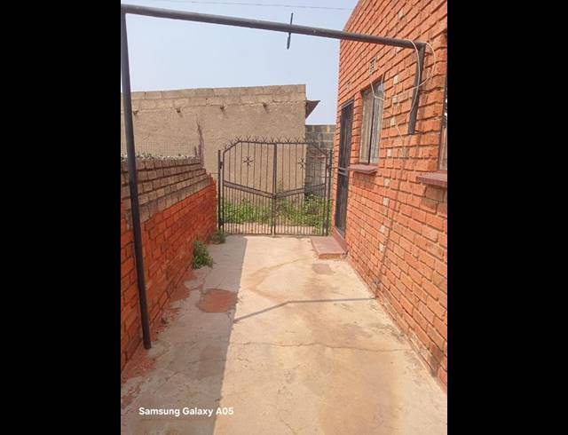 2 BEDROOM PROPERTY TO RENT IN MEADOWLANDS ZONE 2